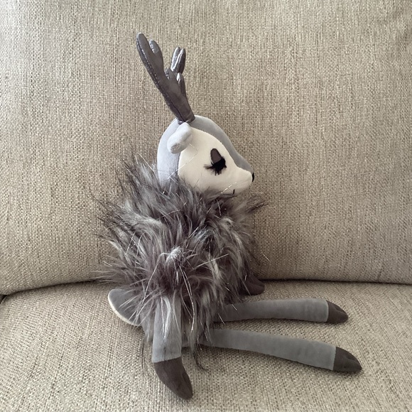 JellyCat London Medium Liza Reindeer Plush Stuffed Animal Toy - Picture 4 of 13
